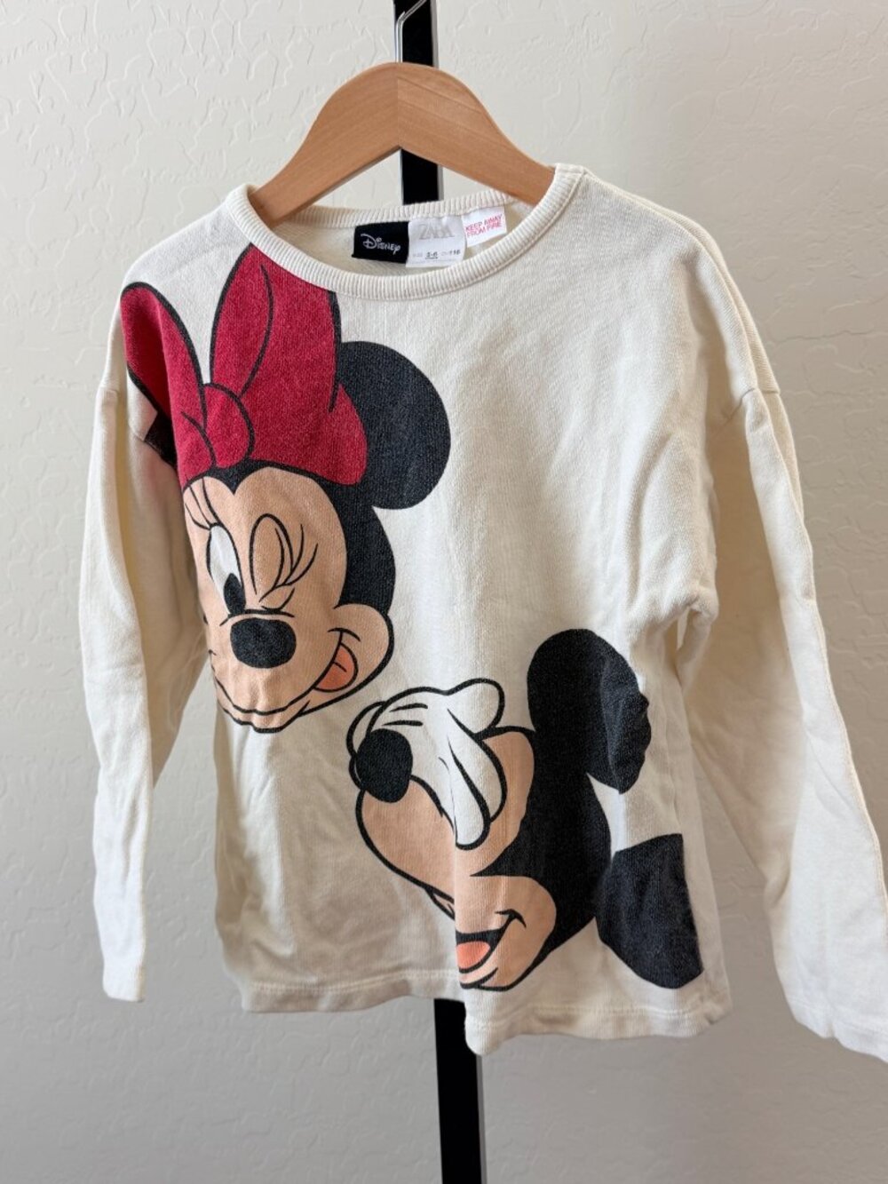 Zara Disney Mickey and Minnie Mouse Beige Sweater sz 5-6